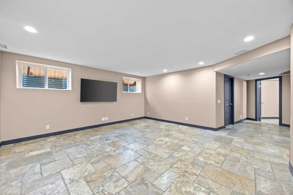 139 Tuscany Ridge Close NW Calgary AB T3L 2K6
