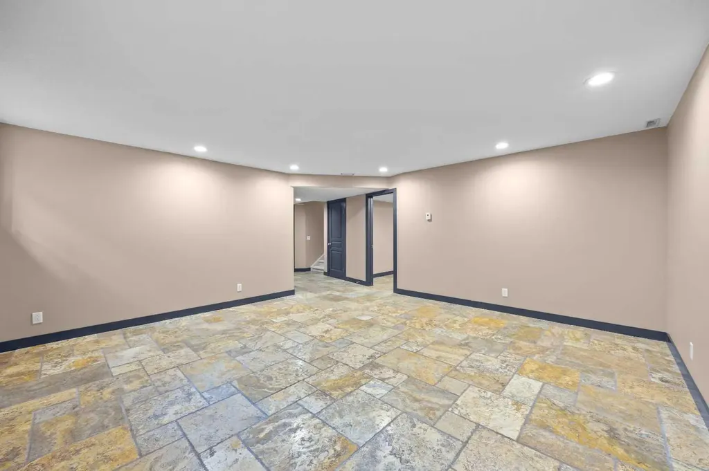 139 Tuscany Ridge Close NW Calgary AB T3L 2K6