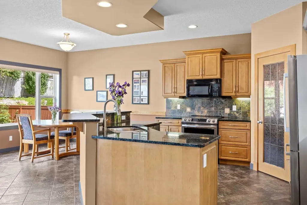 139 Tuscany Ridge Close NW Calgary AB T3L 2K6