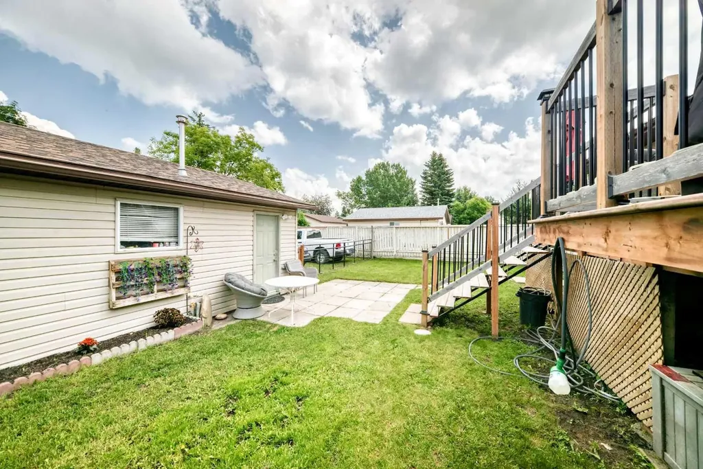 5328 38 Street Innisfail AB T4G 1E8