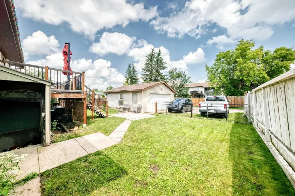 5328 38 Street Innisfail AB T4G 1E8
