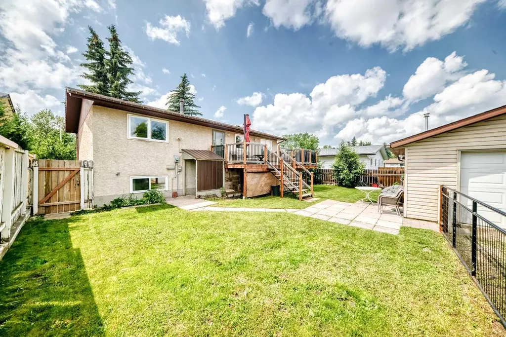 5328 38 Street Innisfail AB T4G 1E8