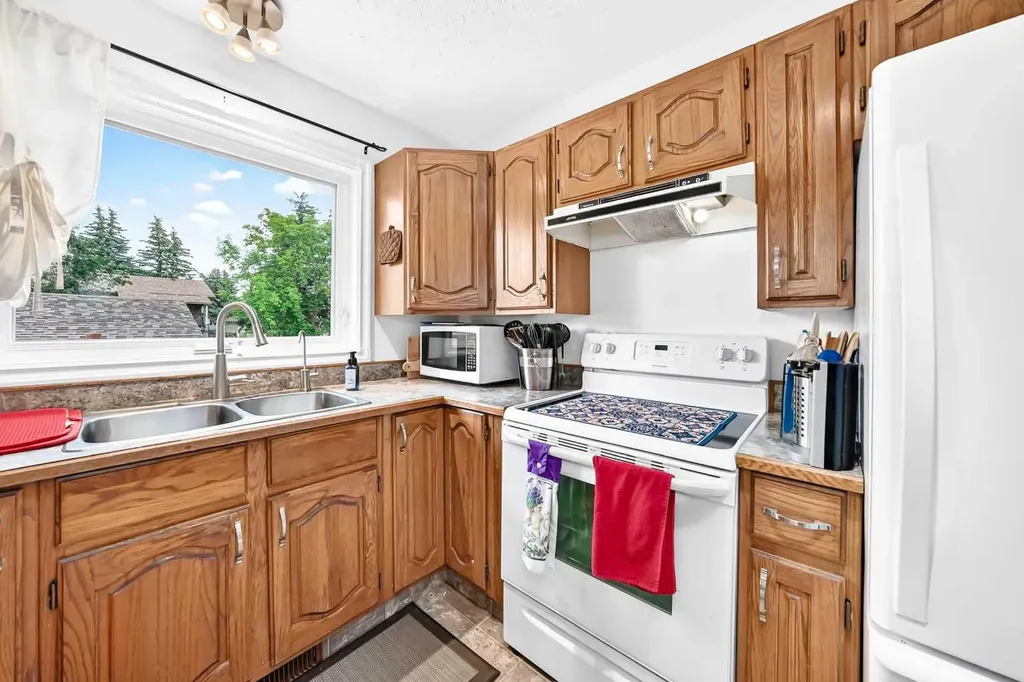 5328 38 Street Innisfail AB T4G 1E8