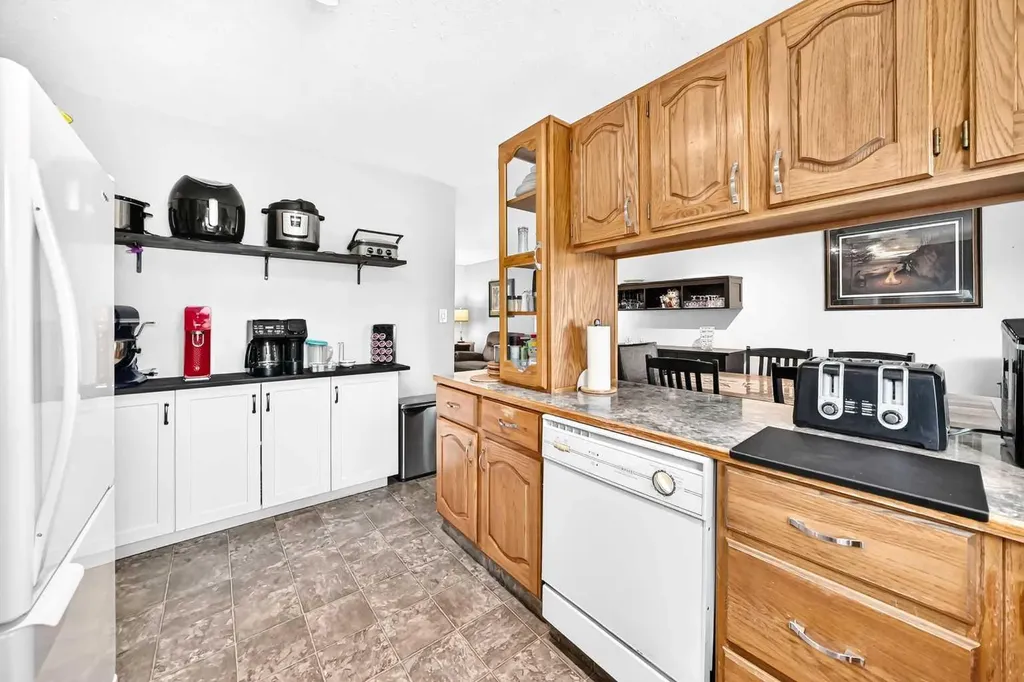 5328 38 Street Innisfail AB T4G 1E8
