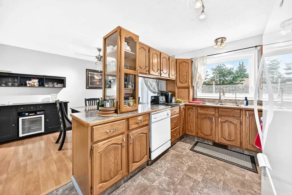 5328 38 Street Innisfail AB T4G 1E8