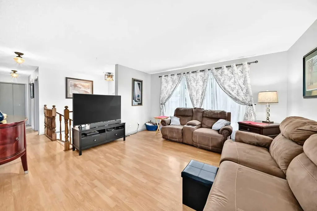 5328 38 Street Innisfail AB T4G 1E8