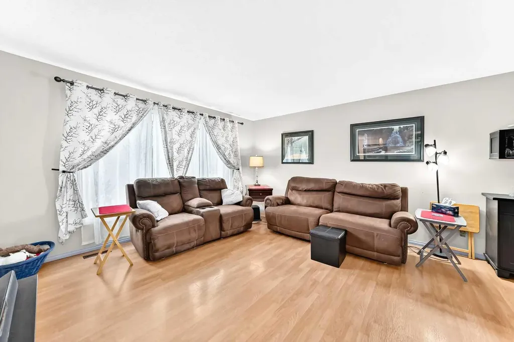 5328 38 Street Innisfail AB T4G 1E8
