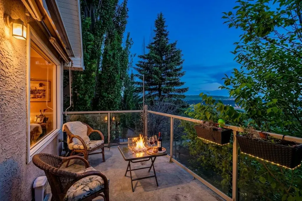 166 Scenic Ridge Crescent NW Calgary AB T3L 1V7