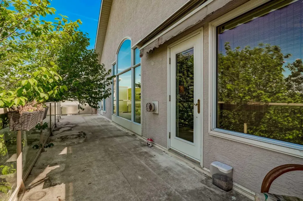 166 Scenic Ridge Crescent NW Calgary AB T3L 1V7