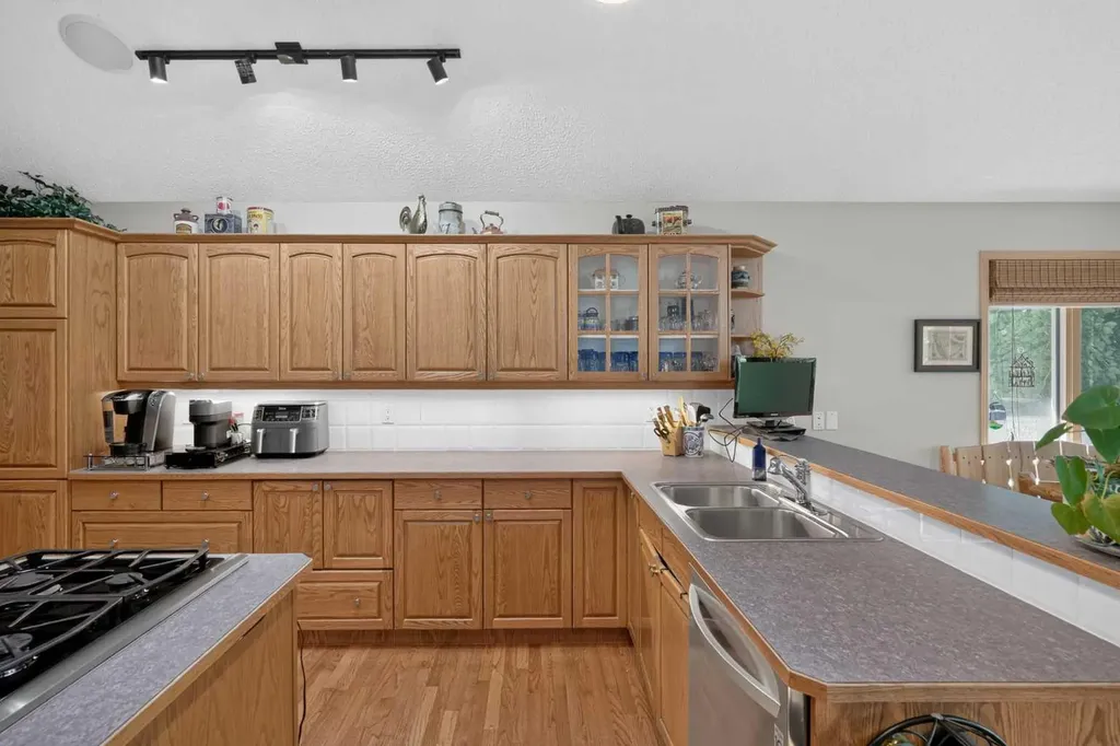 166 Scenic Ridge Crescent NW Calgary AB T3L 1V7