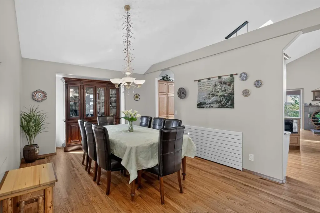 166 Scenic Ridge Crescent NW Calgary AB T3L 1V7