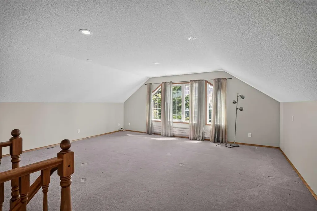 166 Scenic Ridge Crescent NW Calgary AB T3L 1V7