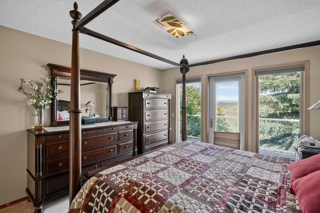 166 Scenic Ridge Crescent NW Calgary AB T3L 1V7