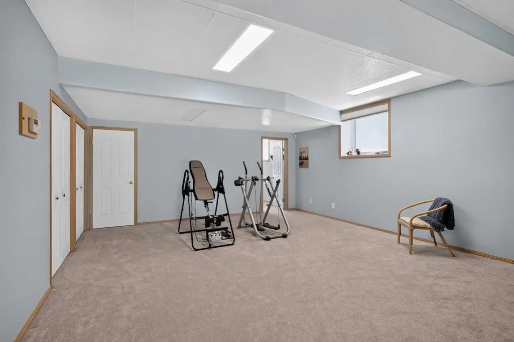 166 Scenic Ridge Crescent NW Calgary AB T3L 1V7