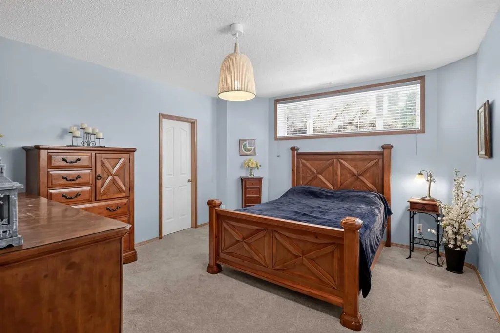 166 Scenic Ridge Crescent NW Calgary AB T3L 1V7