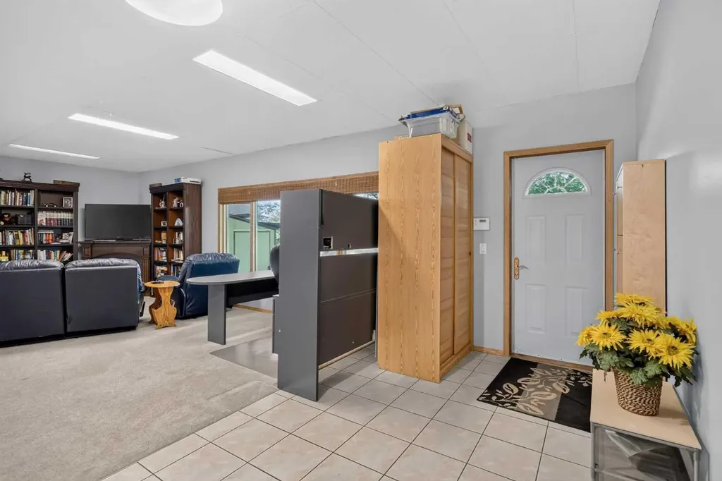 166 Scenic Ridge Crescent NW Calgary AB T3L 1V7