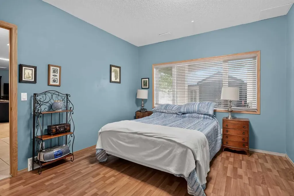 166 Scenic Ridge Crescent NW Calgary AB T3L 1V7