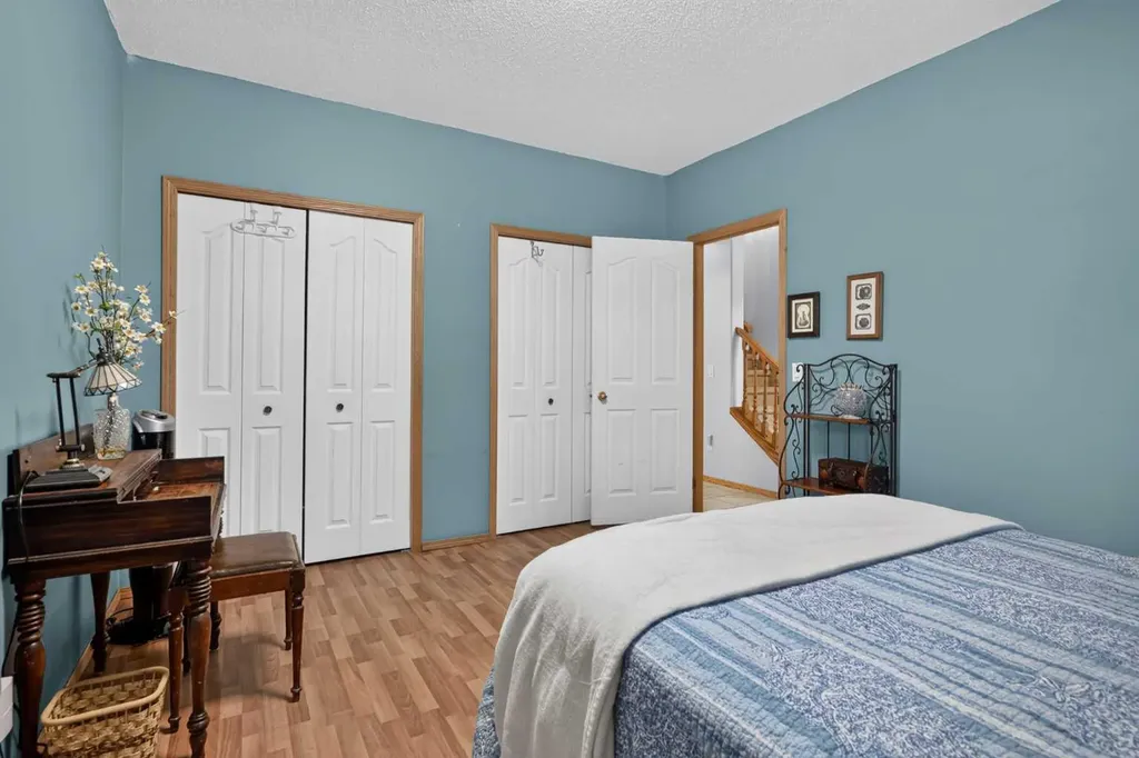 166 Scenic Ridge Crescent NW Calgary AB T3L 1V7