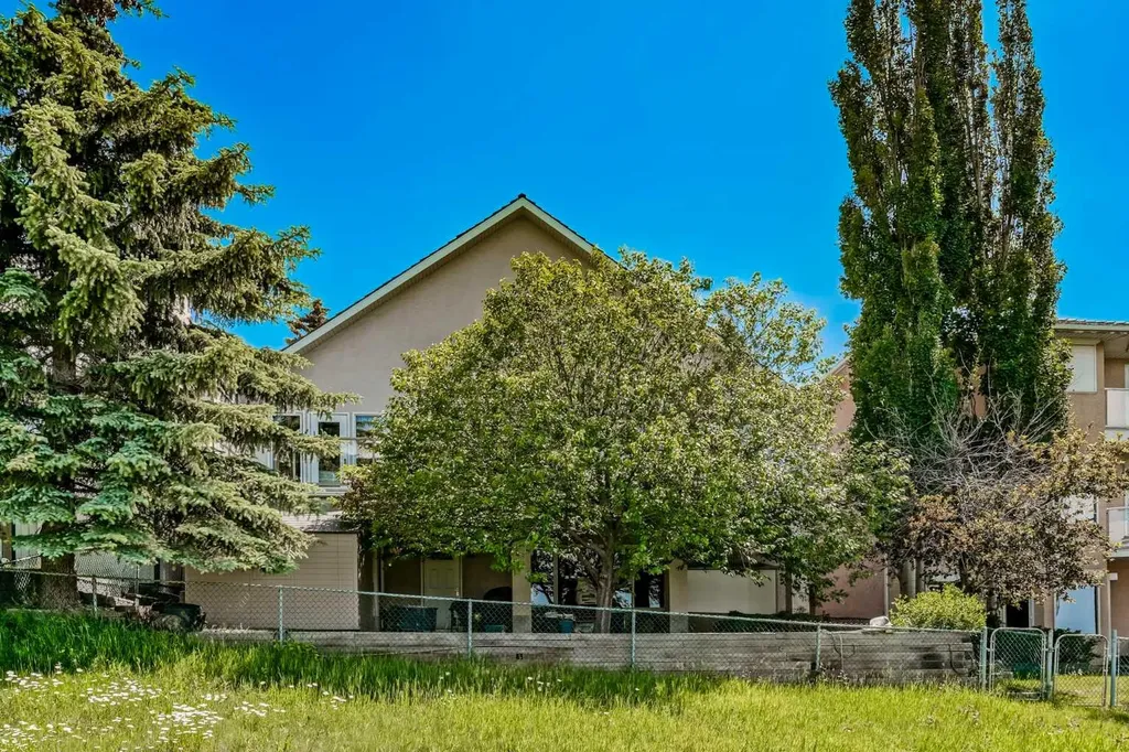 166 Scenic Ridge Crescent NW Calgary AB T3L 1V7