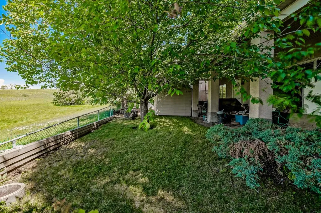 166 Scenic Ridge Crescent NW Calgary AB T3L 1V7