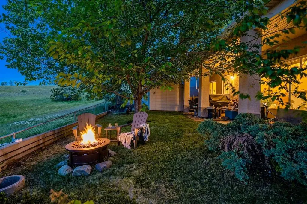 166 Scenic Ridge Crescent NW Calgary AB T3L 1V7