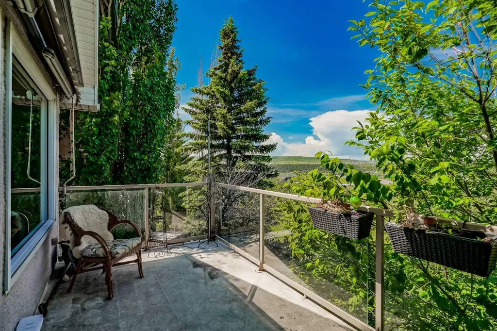 166 Scenic Ridge Crescent NW Calgary AB T3L 1V7