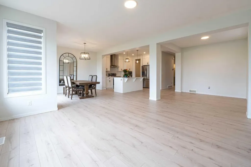 915 Corner Meadows Way NE Calgary AB T3N2C2