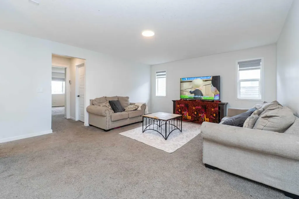 915 Corner Meadows Way NE Calgary AB T3N2C2
