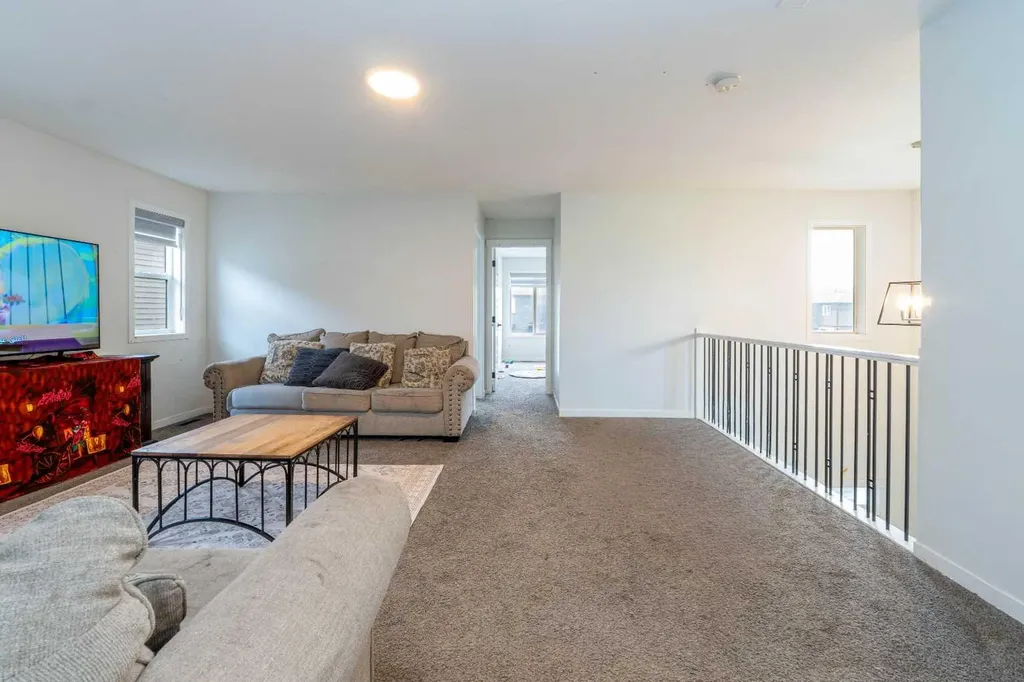 915 Corner Meadows Way NE Calgary AB T3N2C2