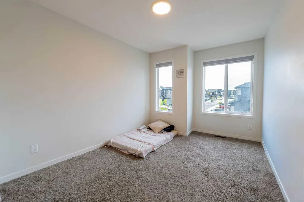 915 Corner Meadows Way NE Calgary AB T3N2C2