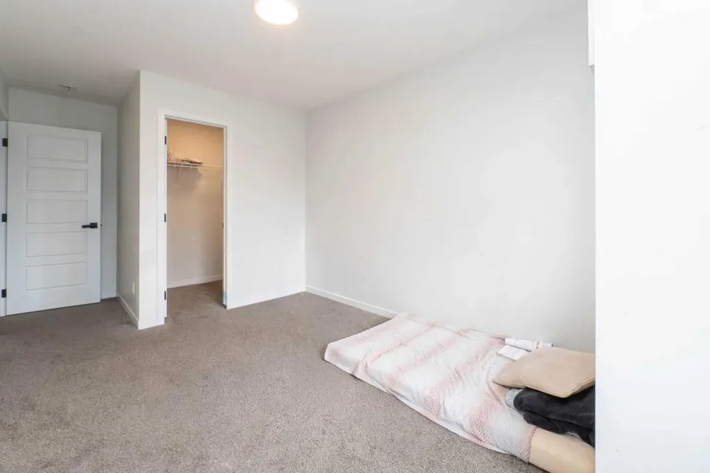 915 Corner Meadows Way NE Calgary AB T3N2C2