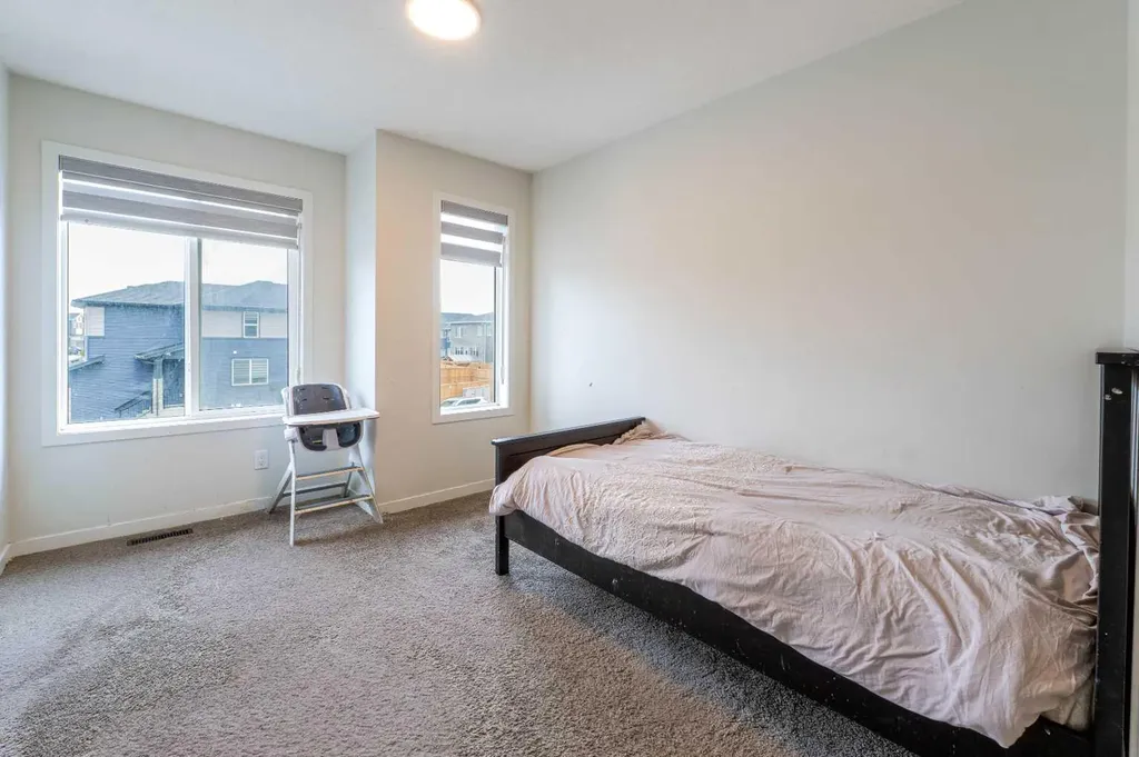 915 Corner Meadows Way NE Calgary AB T3N2C2