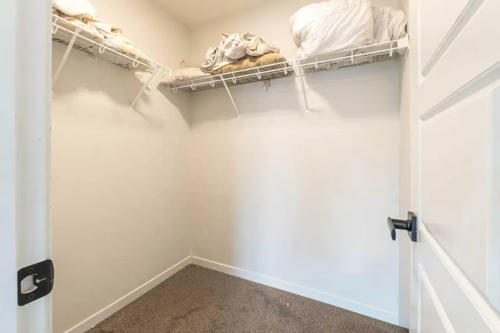 915 Corner Meadows Way NE Calgary AB T3N2C2