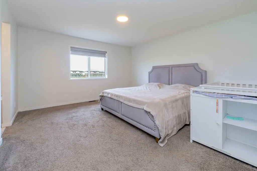 915 Corner Meadows Way NE Calgary AB T3N2C2