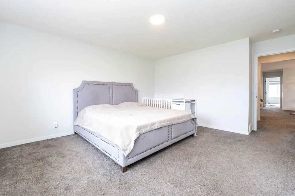 915 Corner Meadows Way NE Calgary AB T3N2C2