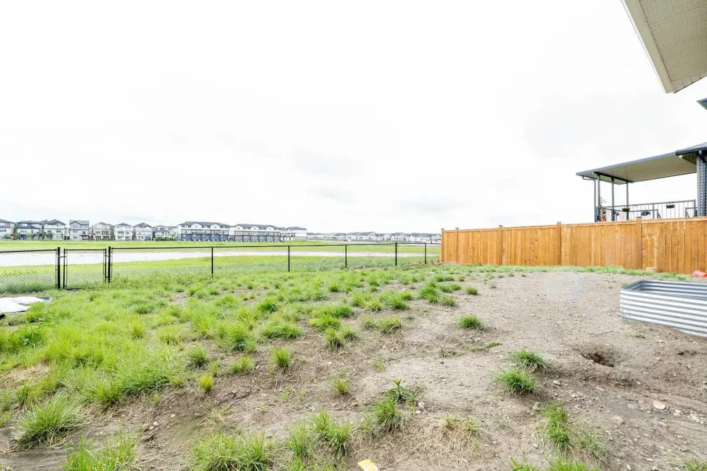 915 Corner Meadows Way NE Calgary AB T3N2C2