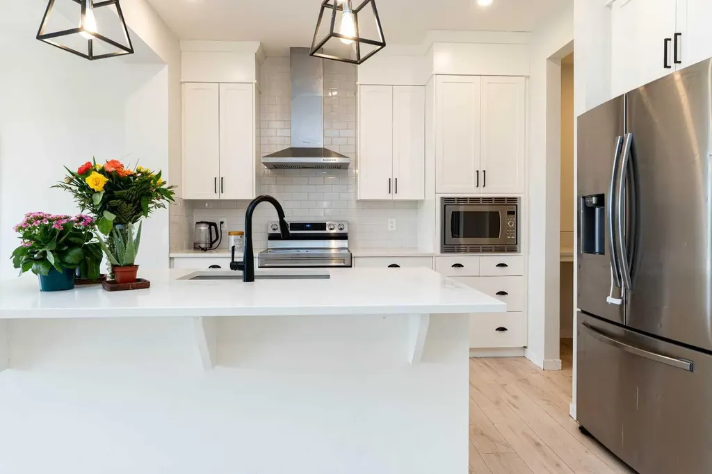 915 Corner Meadows Way NE Calgary AB T3N2C2
