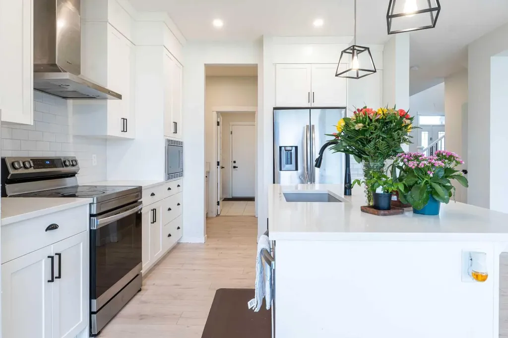 915 Corner Meadows Way NE Calgary AB T3N2C2