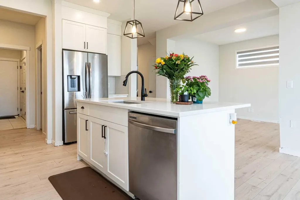 915 Corner Meadows Way NE Calgary AB T3N2C2
