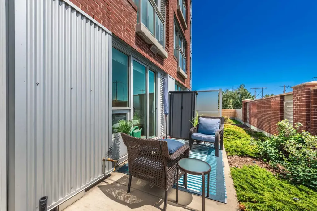 63 Inglewood Park SE Calgary AB T2G 1B7