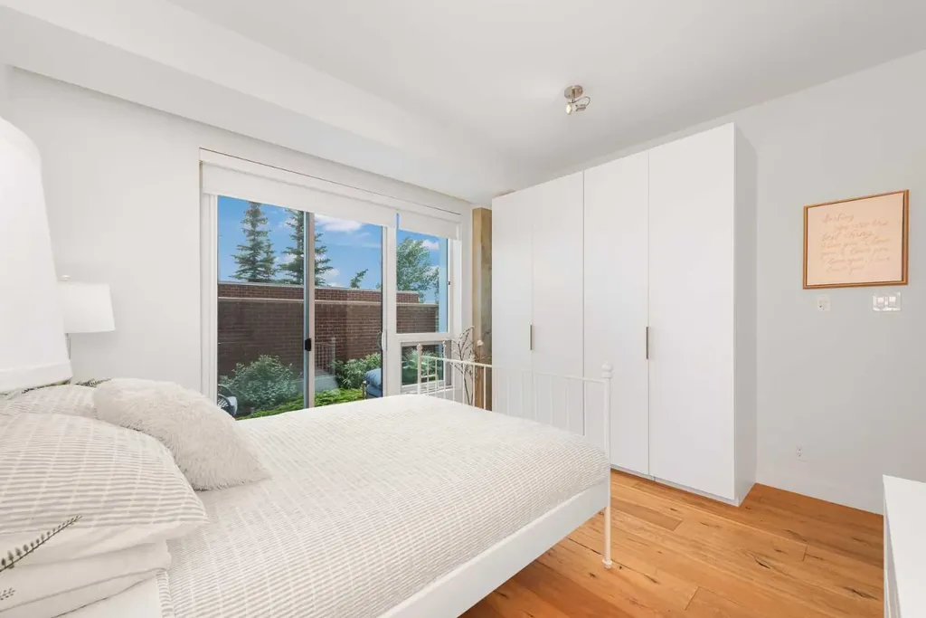 63 Inglewood Park SE Calgary AB T2G 1B7