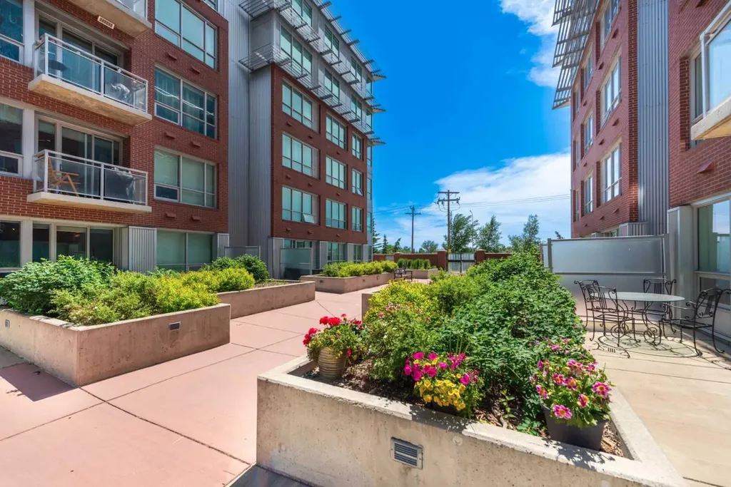 63 Inglewood Park SE Calgary AB T2G 1B7