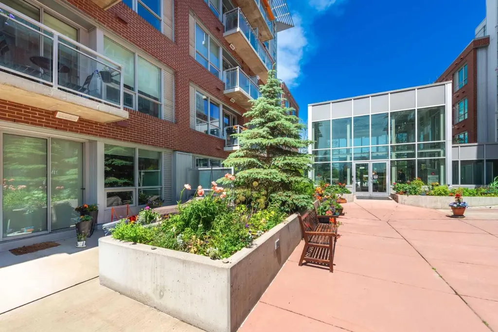 63 Inglewood Park SE Calgary AB T2G 1B7