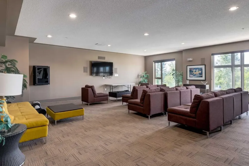 63 Inglewood Park SE Calgary AB T2G 1B7