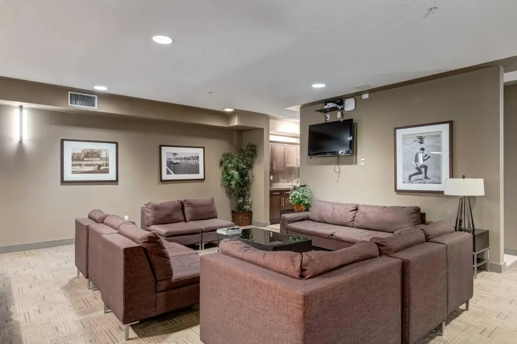 63 Inglewood Park SE Calgary AB T2G 1B7