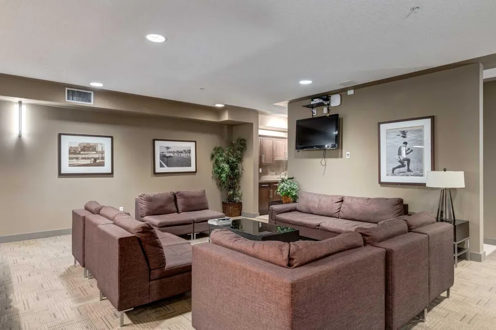 63 Inglewood Park SE Calgary AB T2G 1B7