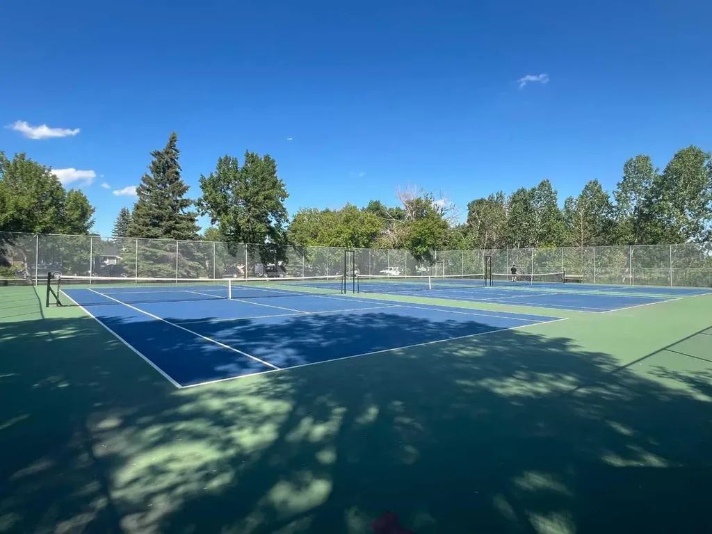 63 Inglewood Park SE Calgary AB T2G 1B7