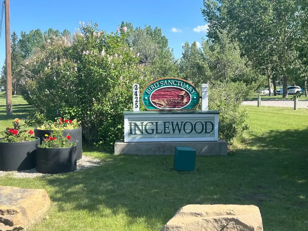 63 Inglewood Park SE Calgary AB T2G 1B7