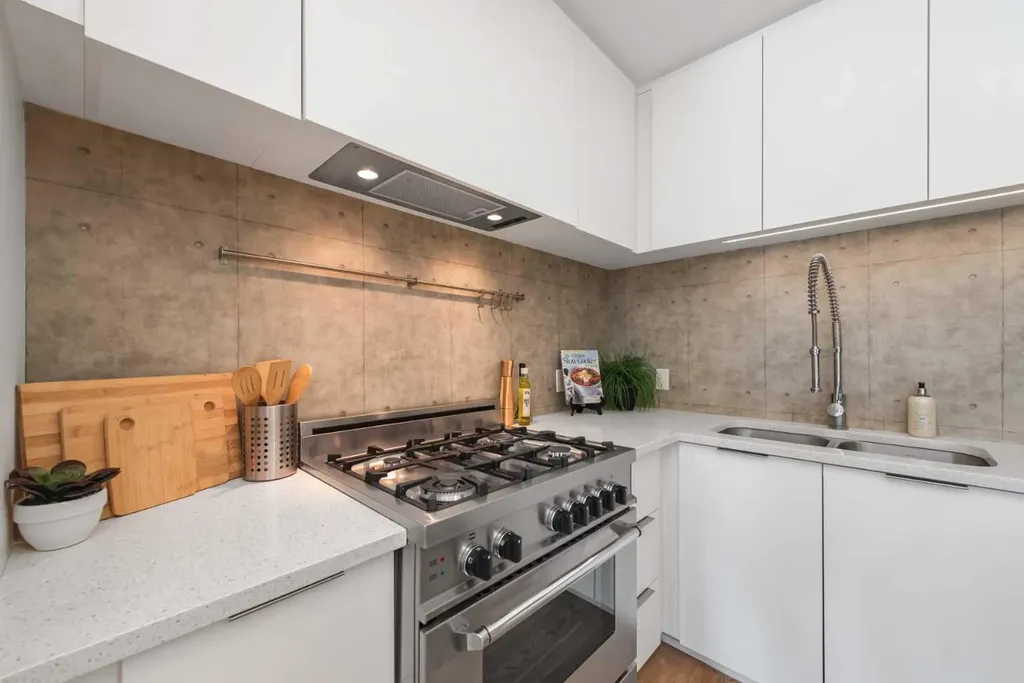 63 Inglewood Park SE Calgary AB T2G 1B7
