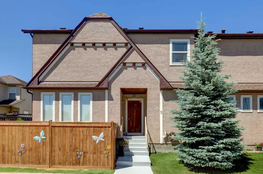 5 Covecreek Mews NE Calgary AB T3K0V8